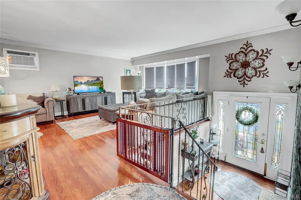 2573 Harvard Lane Seaford NY 11783