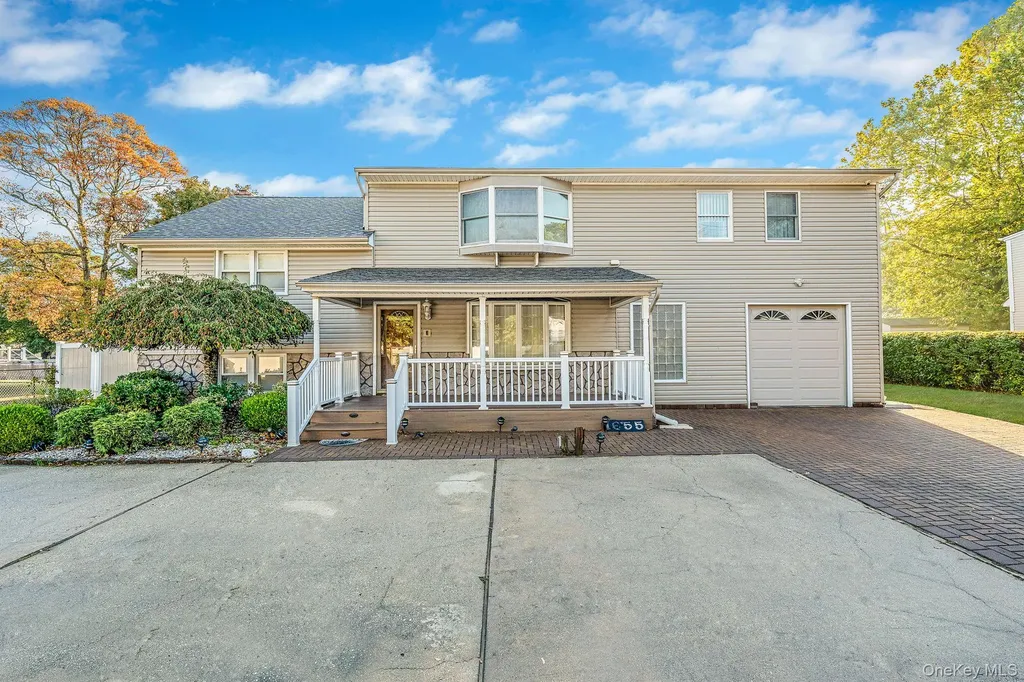 1655 Stein Drive Bay Shore NY 11706
