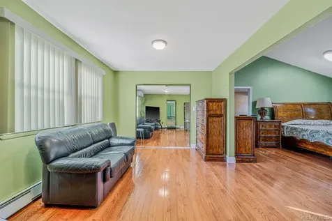 1655 Stein Drive Bay Shore NY 11706