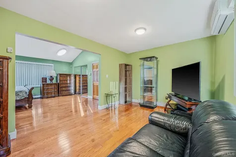 1655 Stein Drive Bay Shore NY 11706