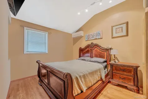 1655 Stein Drive Bay Shore NY 11706