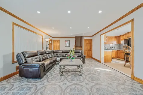 1655 Stein Drive Bay Shore NY 11706