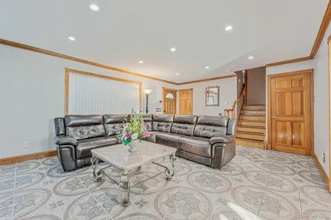 1655 Stein Drive Bay Shore NY 11706