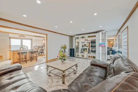 1655 Stein Drive Bay Shore NY 11706