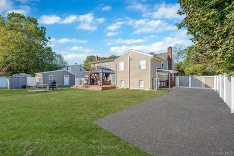 1655 Stein Drive Bay Shore NY 11706