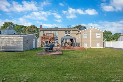 1655 Stein Drive Bay Shore NY 11706