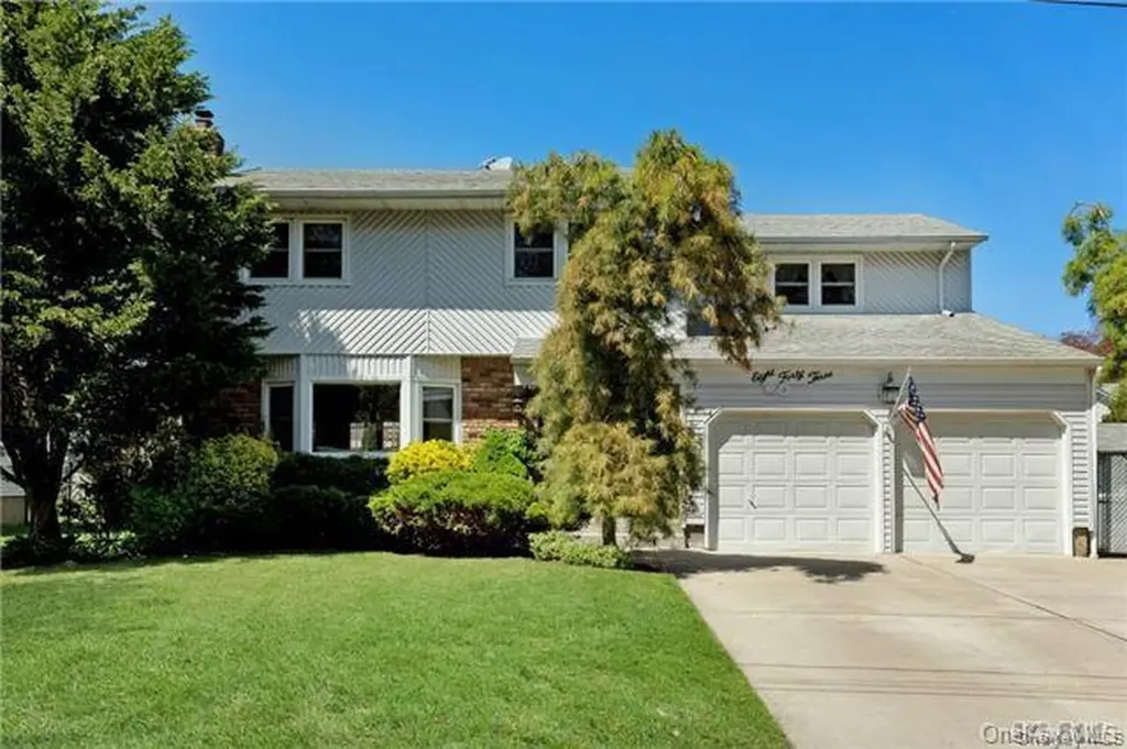 843 Outlook Avenue West Babylon NY 11704