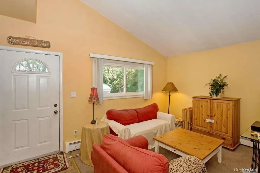 843 Outlook Avenue West Babylon NY 11704