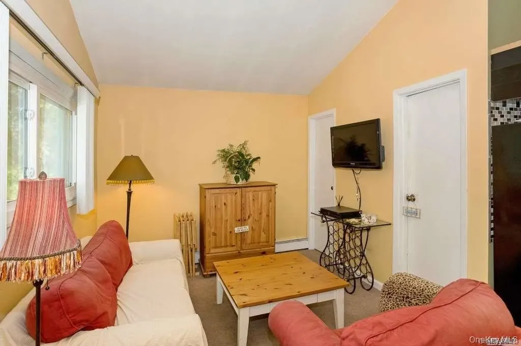 843 Outlook Avenue West Babylon NY 11704