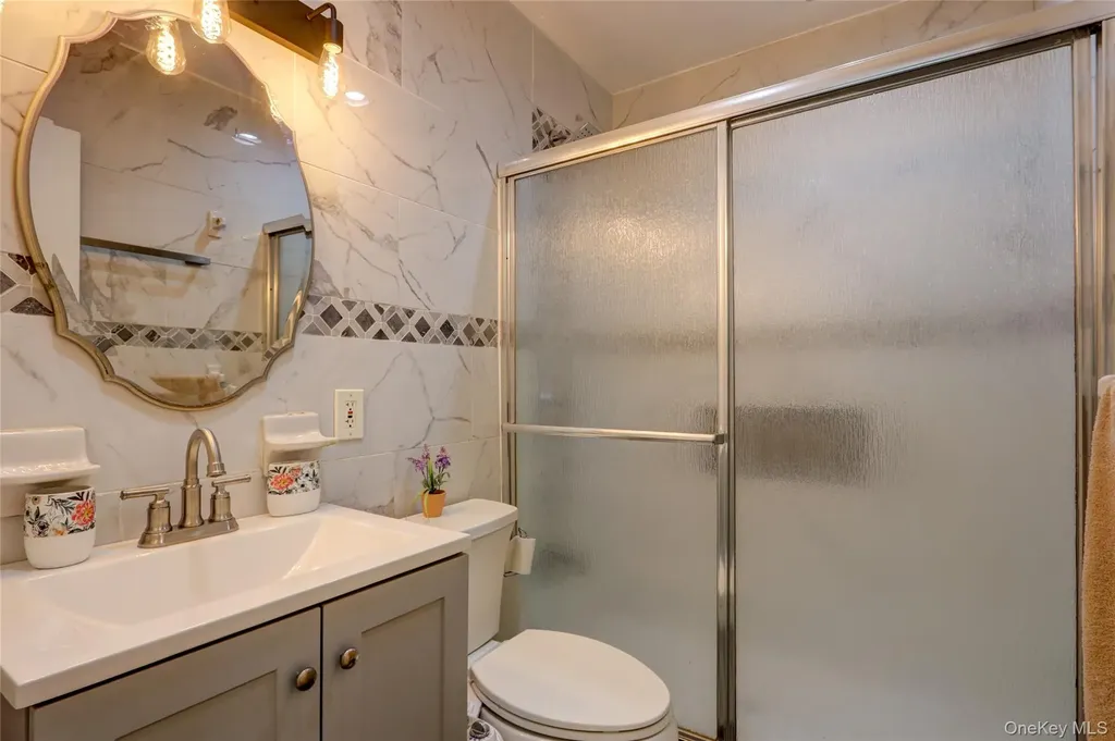 131 Peninsula Boulevard Valley Stream NY 11581