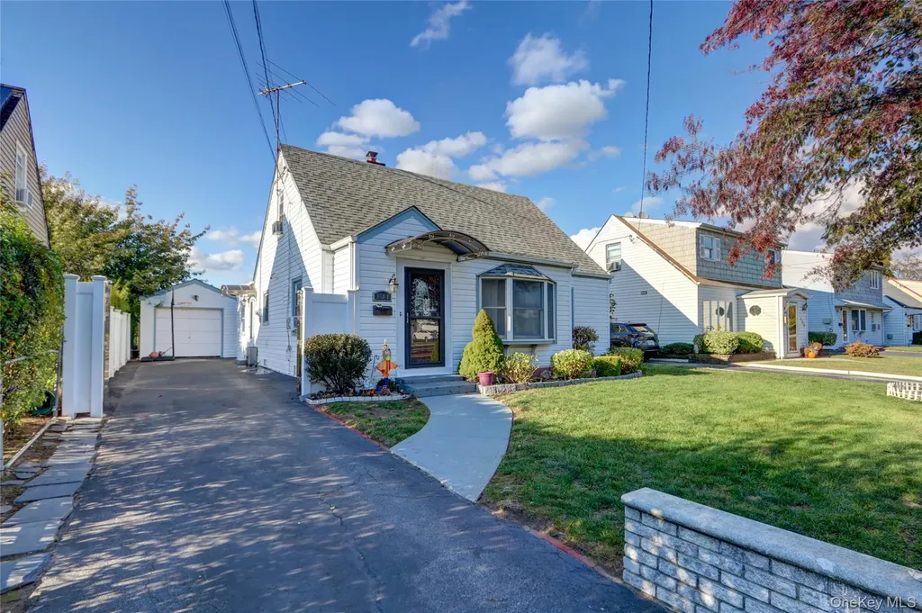 131 Peninsula Boulevard Valley Stream NY 11581