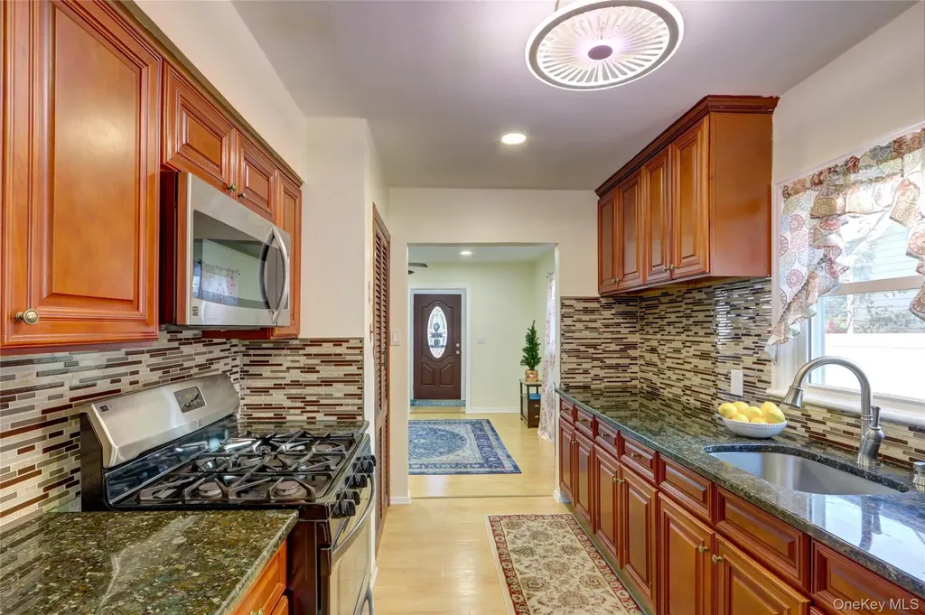 131 Peninsula Boulevard Valley Stream NY 11581