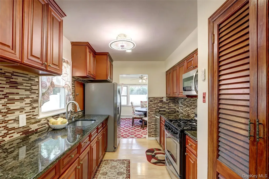 131 Peninsula Boulevard Valley Stream NY 11581