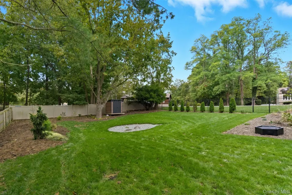 2 Overlook Drive Mount Sinai NY 11766