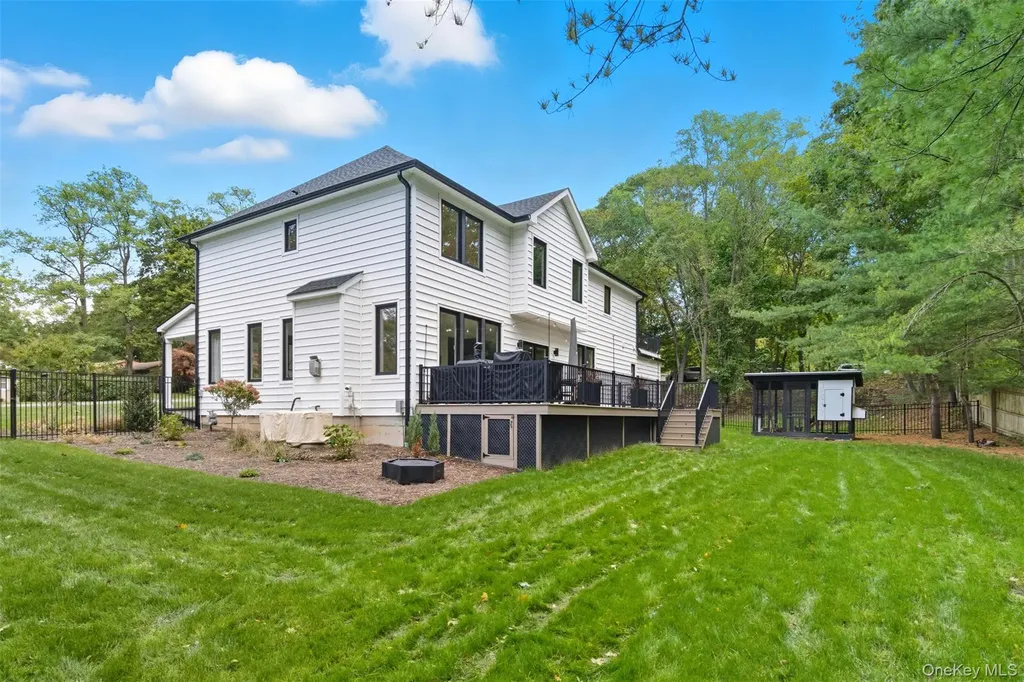 2 Overlook Drive Mount Sinai NY 11766