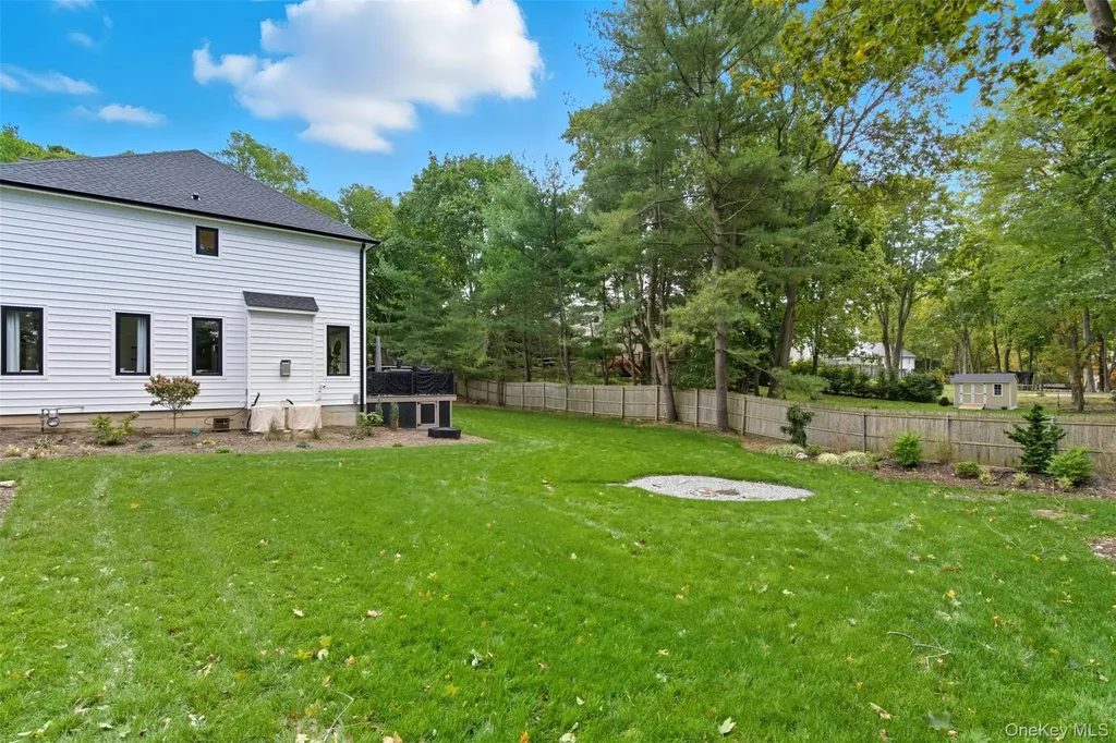 2 Overlook Drive Mount Sinai NY 11766