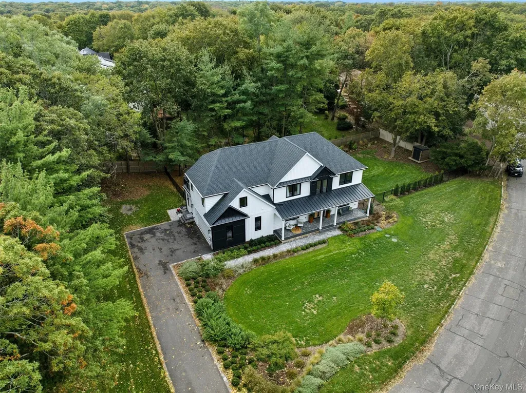 2 Overlook Drive Mount Sinai NY 11766