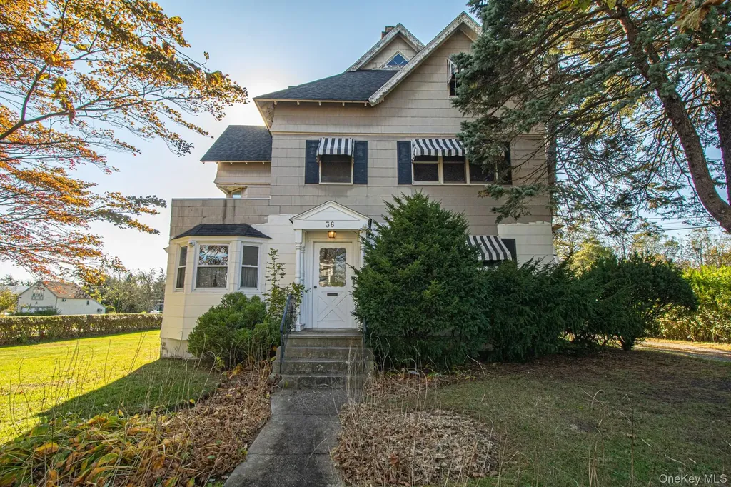 36 Maple Avenue Bay Shore NY 11706