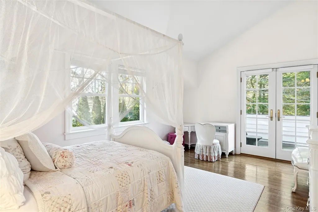 8 East Ridge Court Westhampton NY 11977