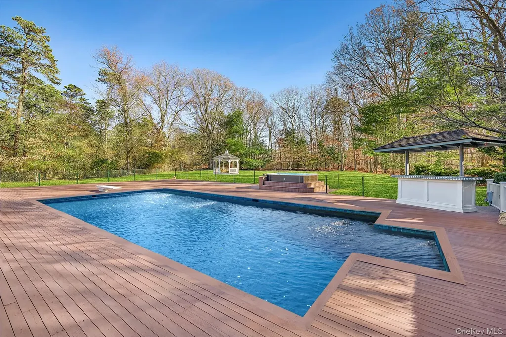 8 East Ridge Court Westhampton NY 11977