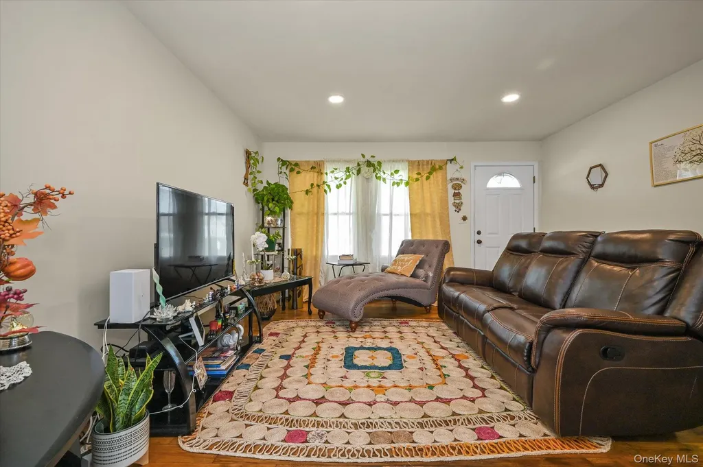 16 E Chestnut Street Central Islip NY 11722
