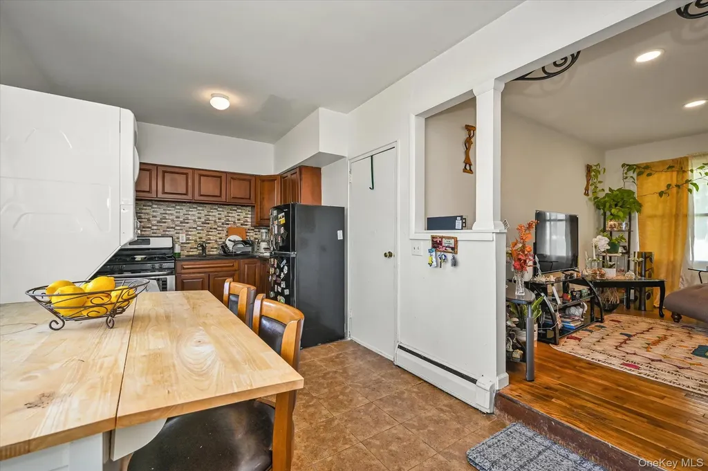 16 E Chestnut Street Central Islip NY 11722