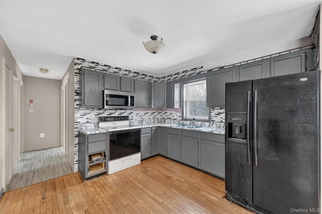 11 Park Lane Holmes NY 12531