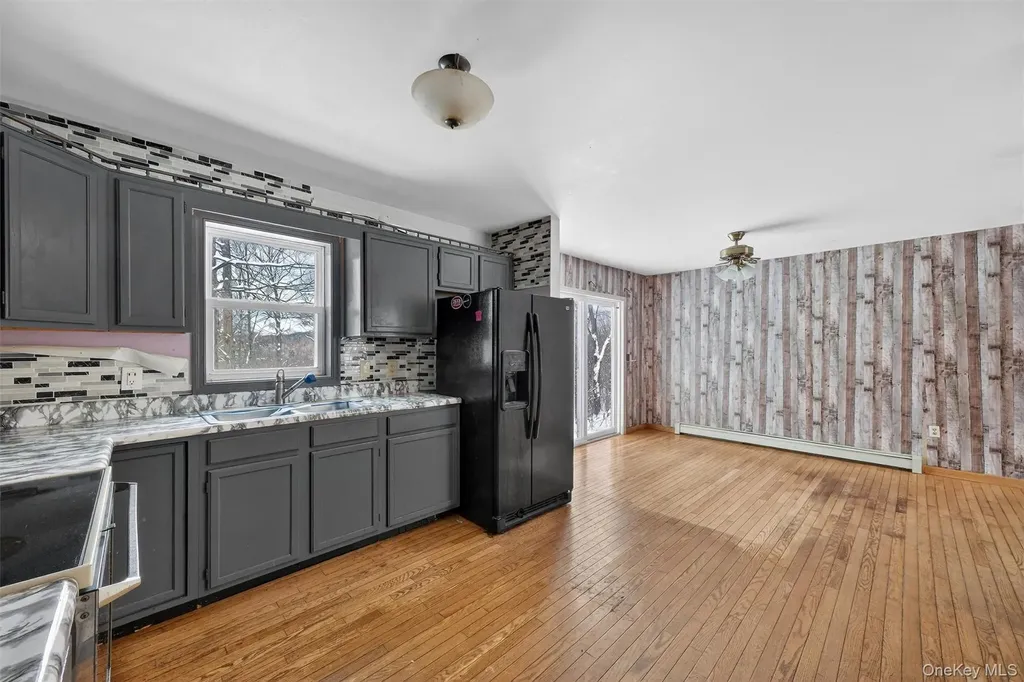 11 Park Lane Holmes NY 12531