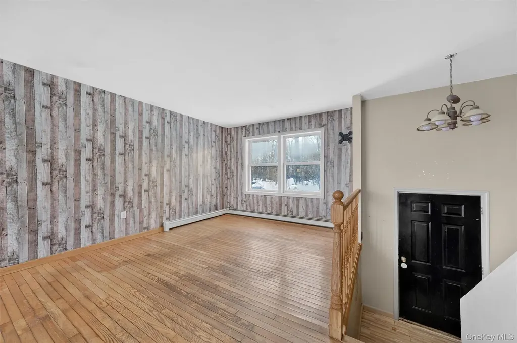 11 Park Lane Holmes NY 12531