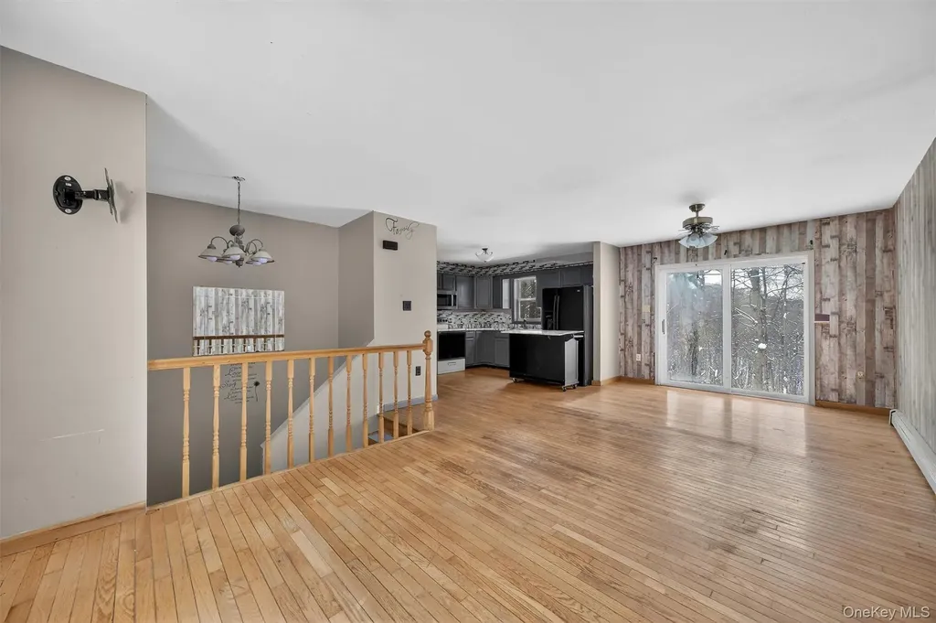 11 Park Lane Holmes NY 12531