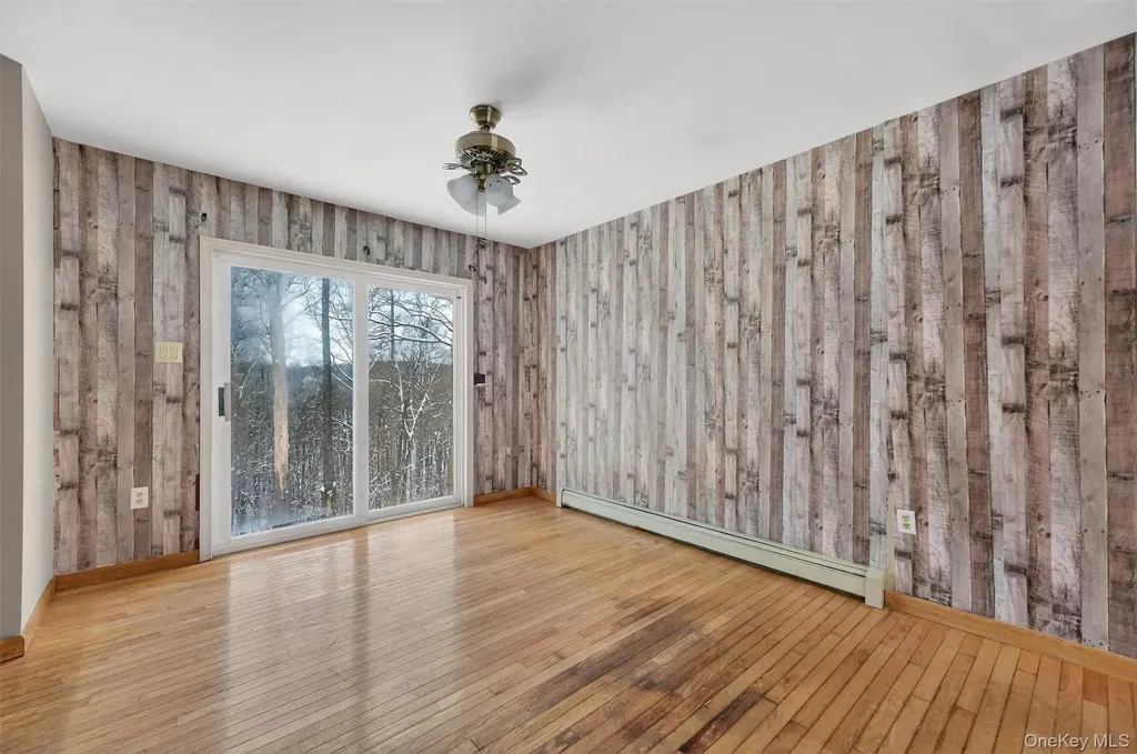 11 Park Lane Holmes NY 12531
