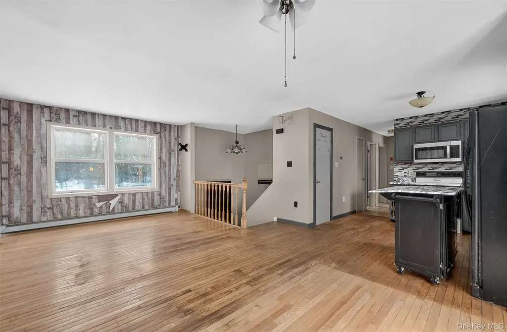 11 Park Lane Holmes NY 12531