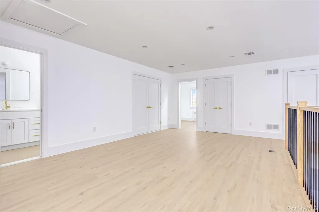 16 Silverwood Circle Suffern NY 10901