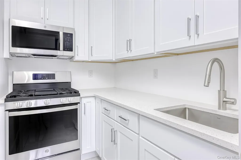 16 Silverwood Circle Suffern NY 10901