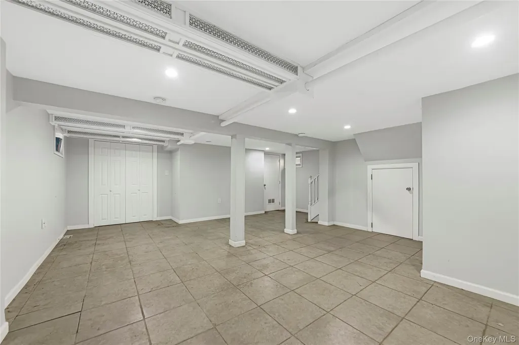 208-17 100th Avenue Queens Village NY 11429