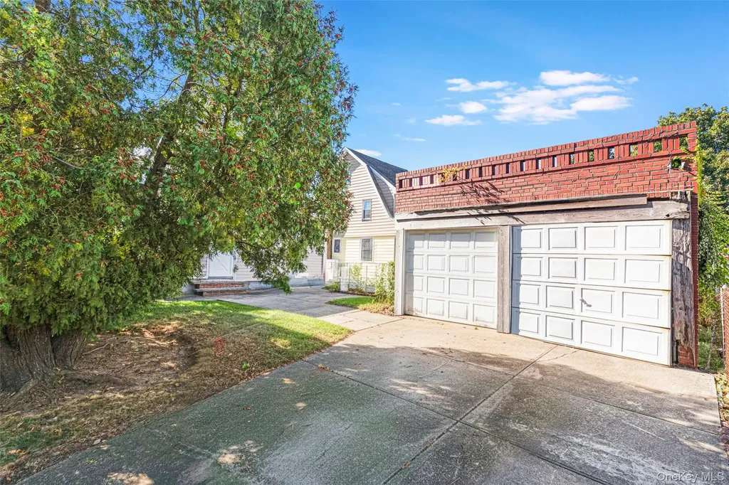 208-17 100th Avenue Queens Village NY 11429
