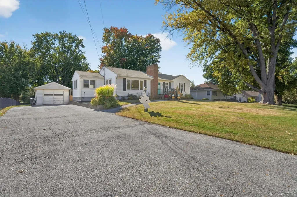 22 Echo Lane Newburgh NY 12550