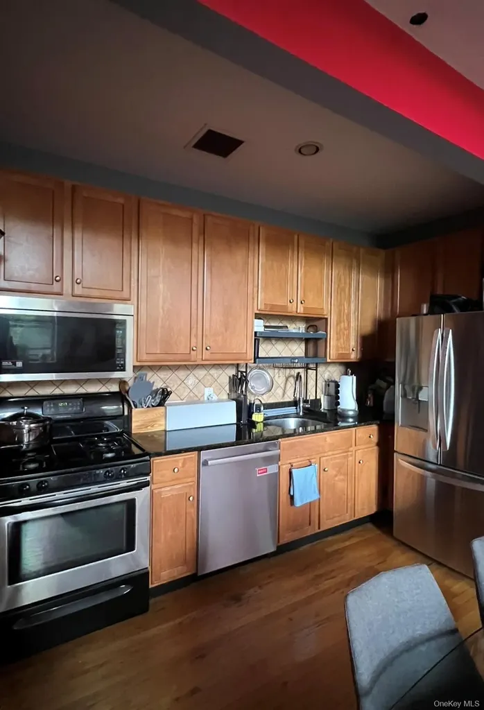 76-18 69th Place Glendale NY 11385