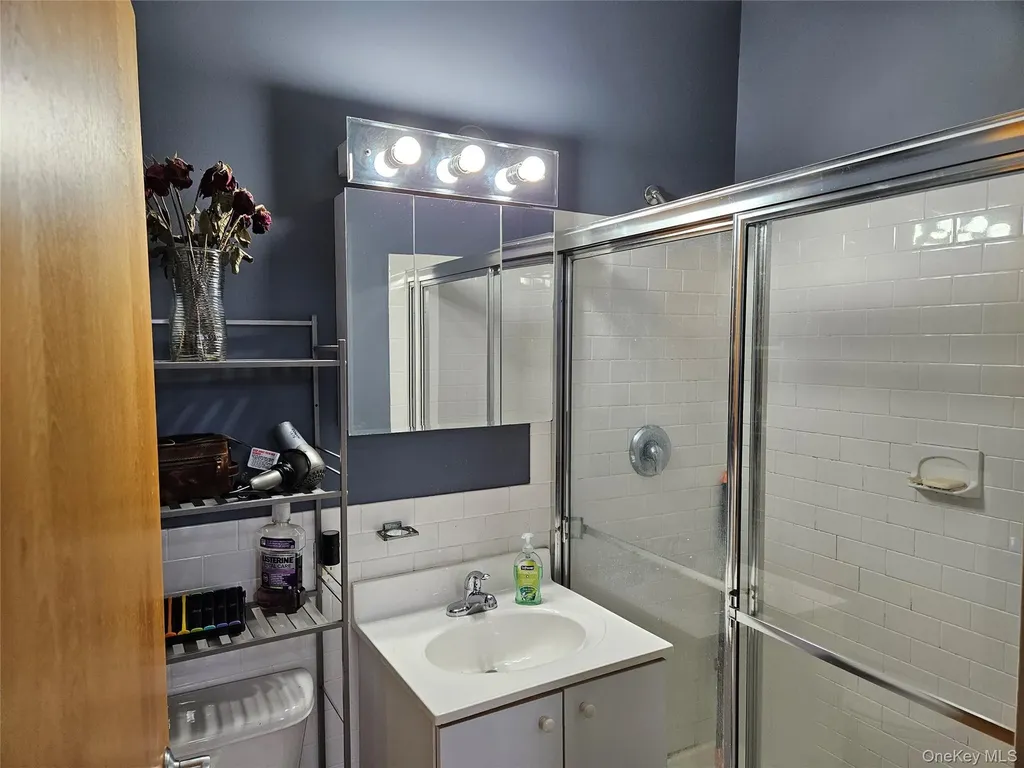 76-18 69th Place Glendale NY 11385