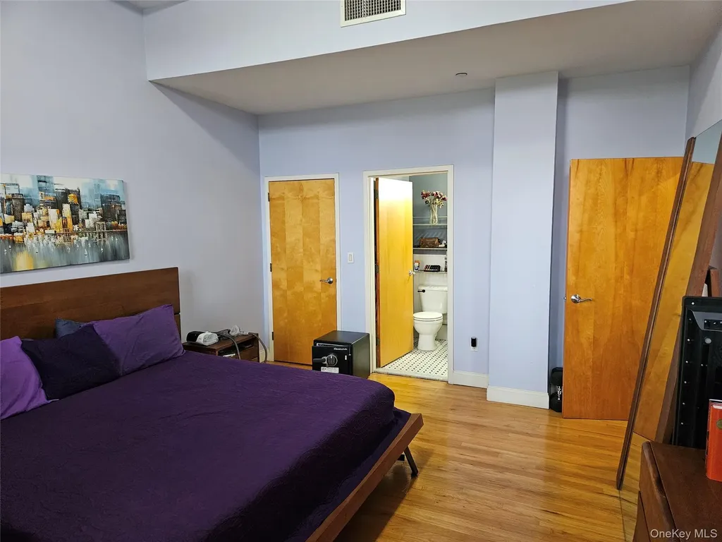76-18 69th Place Glendale NY 11385