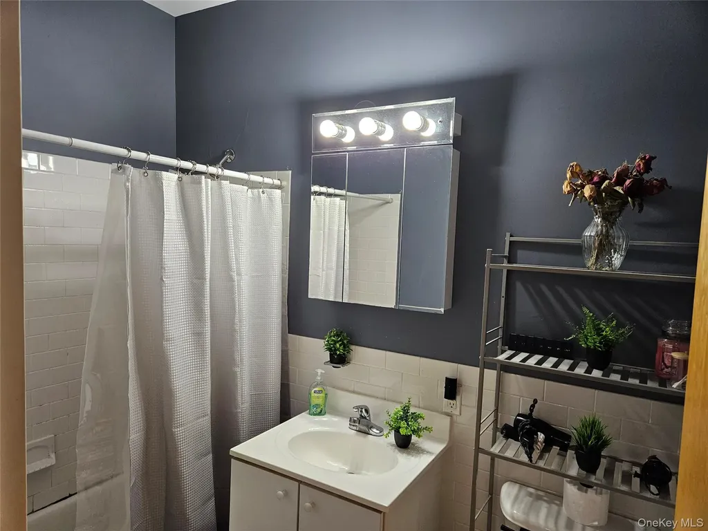 76-18 69th Place Glendale NY 11385