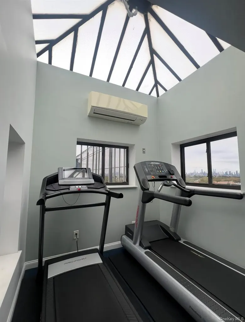 76-18 69th Place Glendale NY 11385