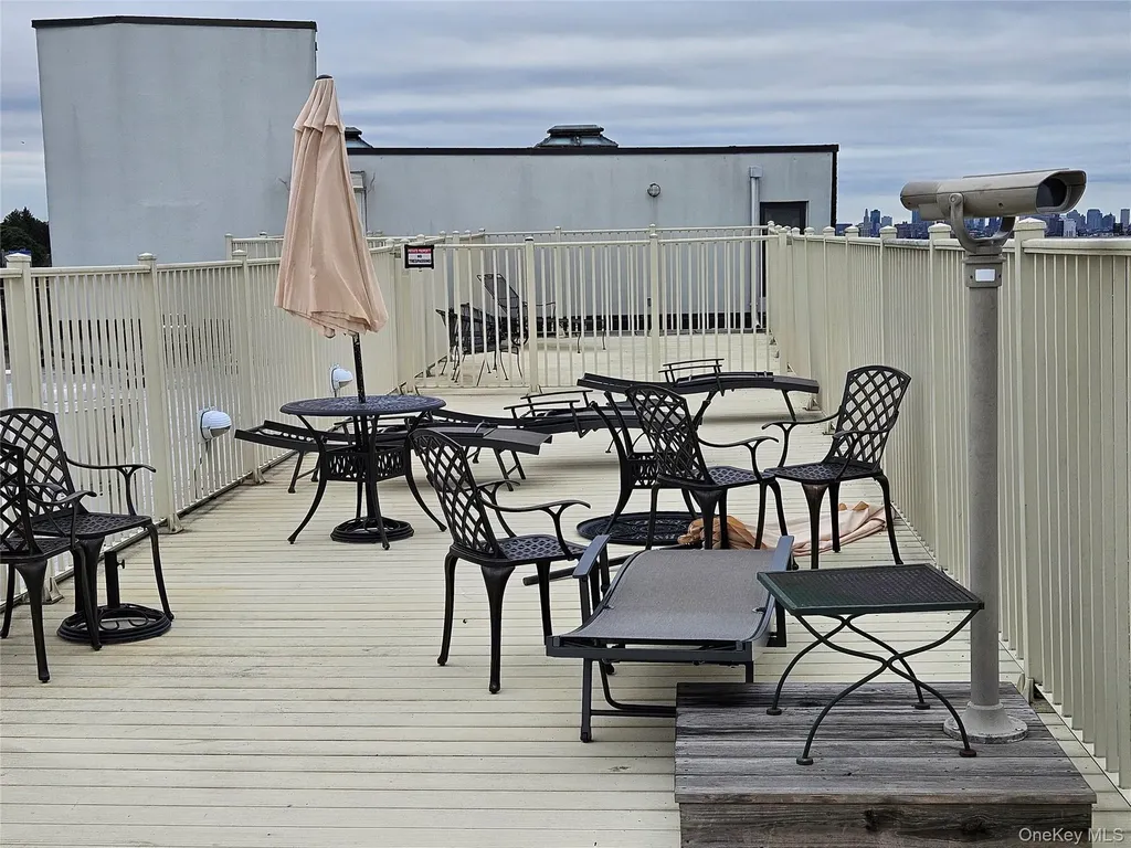 76-18 69th Place Glendale NY 11385