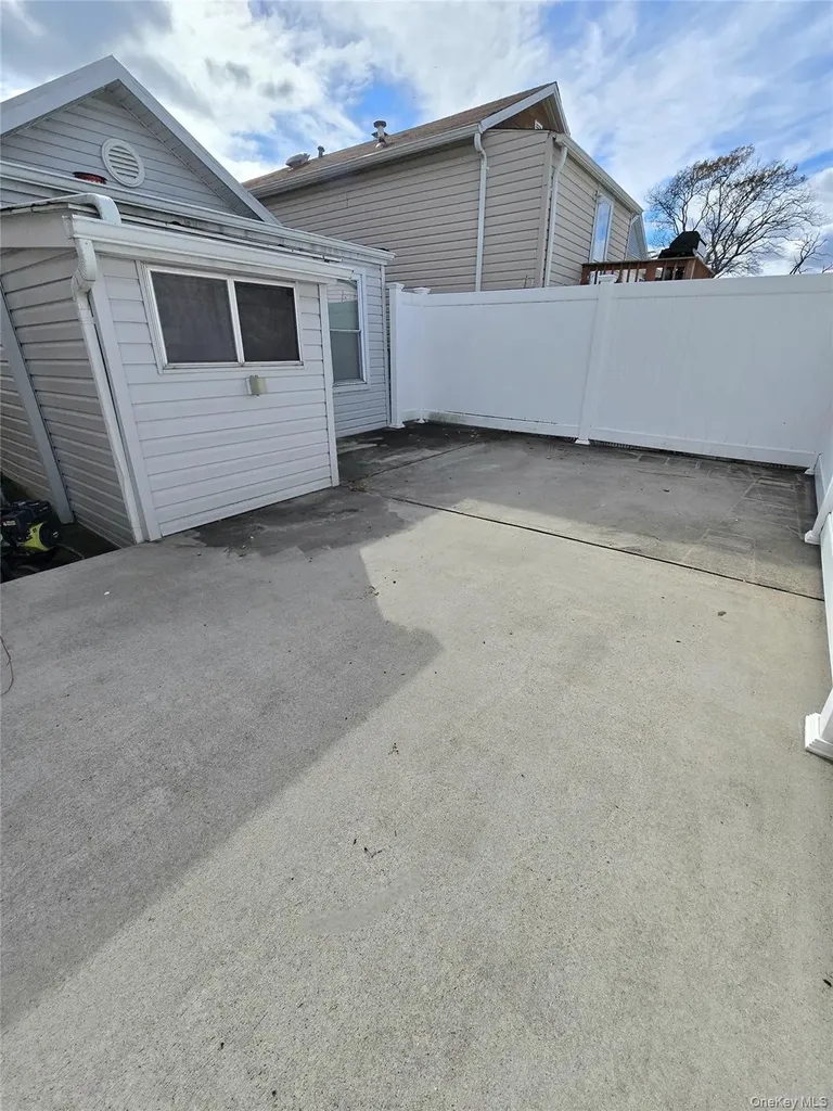 9957 164th Road Howard Beach NY 11414
