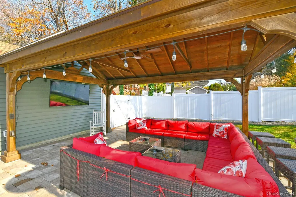 12 Darling Avenue Smithtown NY 11787