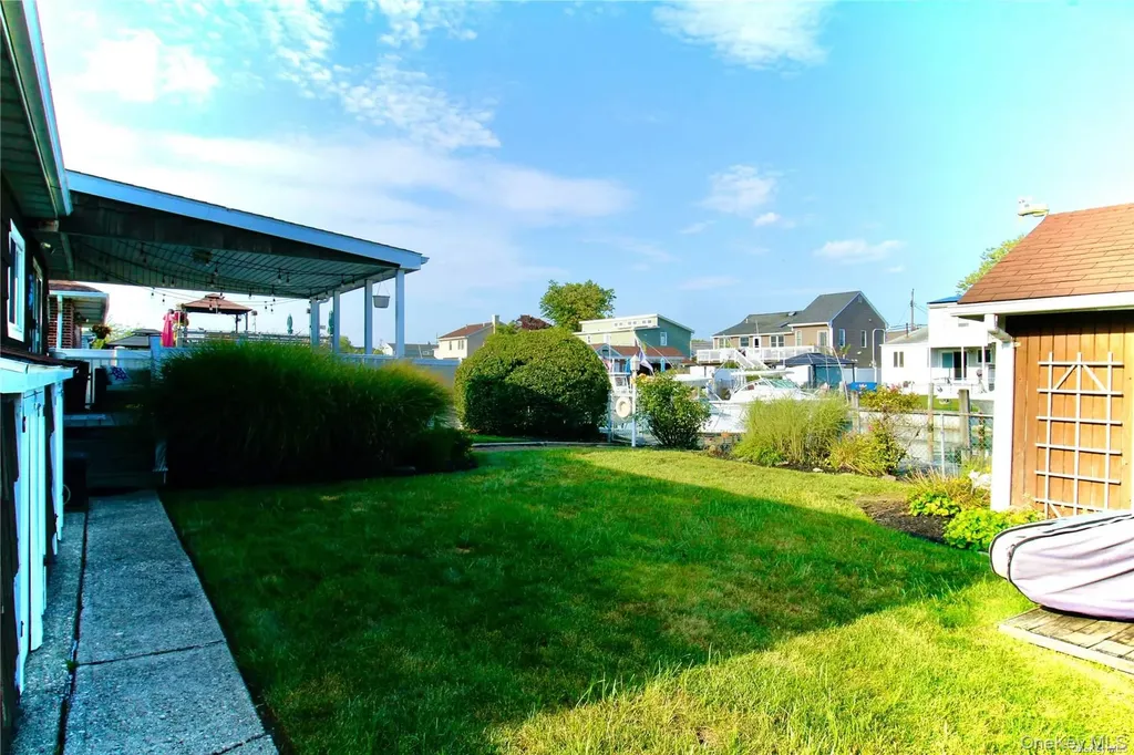 313 West Drive Copiague NY 11726