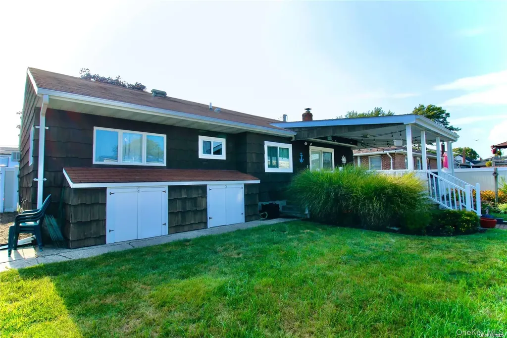 313 West Drive Copiague NY 11726