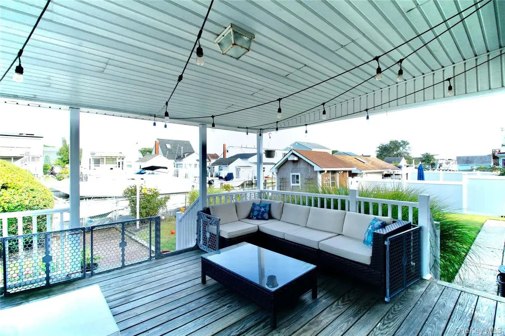 313 West Drive Copiague NY 11726