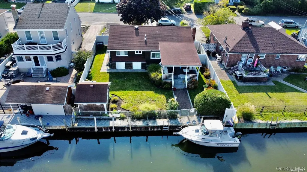 313 West Drive Copiague NY 11726