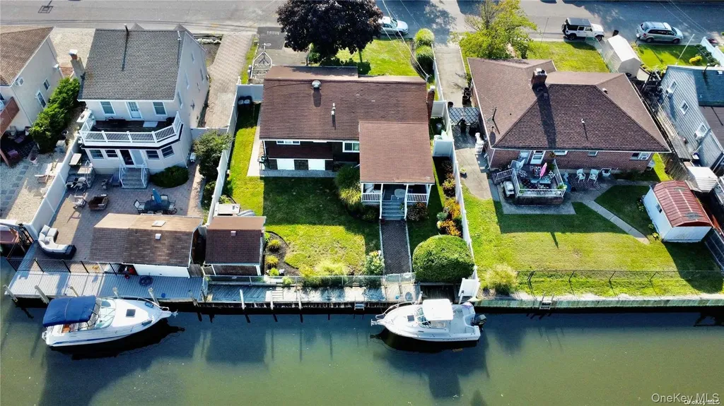 313 West Drive Copiague NY 11726